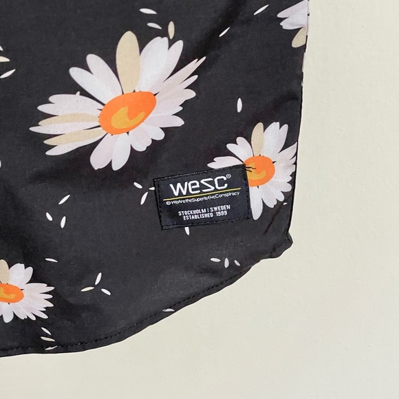 NEW Wesc Oden Daisy AOP All Over Button Down Camp Shirt Men’s size XL - Picture 6 of 10